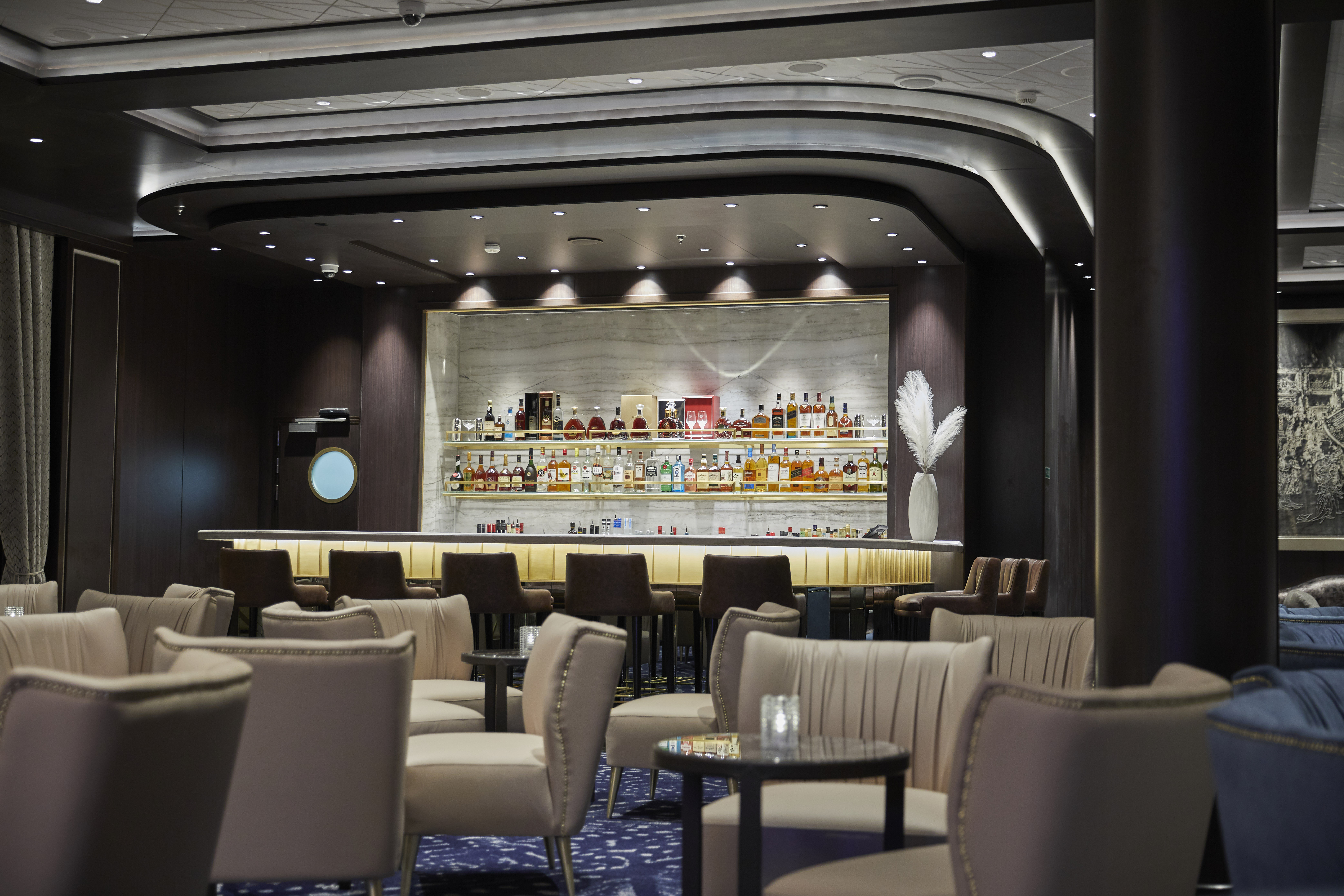 RSSC - Seven Seas Splendor - Entertainment - Splendor Lounge 3.jpg